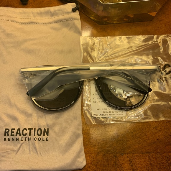 Kenneth Cole Reaction Sunglasses - Picture 4 of 4